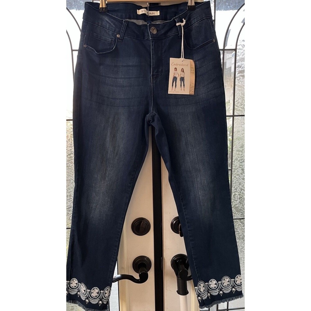 9th&Main Embroidered Women’s Jeans Size 12 Blue Denim Stretch Floral Raw Hem NWT
